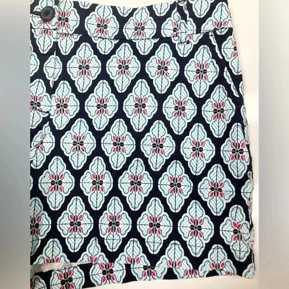 Crown & Ivy Shorts Navy Floral Flat Front Cotton Shorts Women’s Size 12 P - Picture 2 of 11